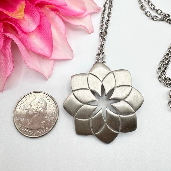 Vintage Kelly Waters Pewter Flower Pendant Necklace Signed Geometric Modernist - Picture 6 of 9
